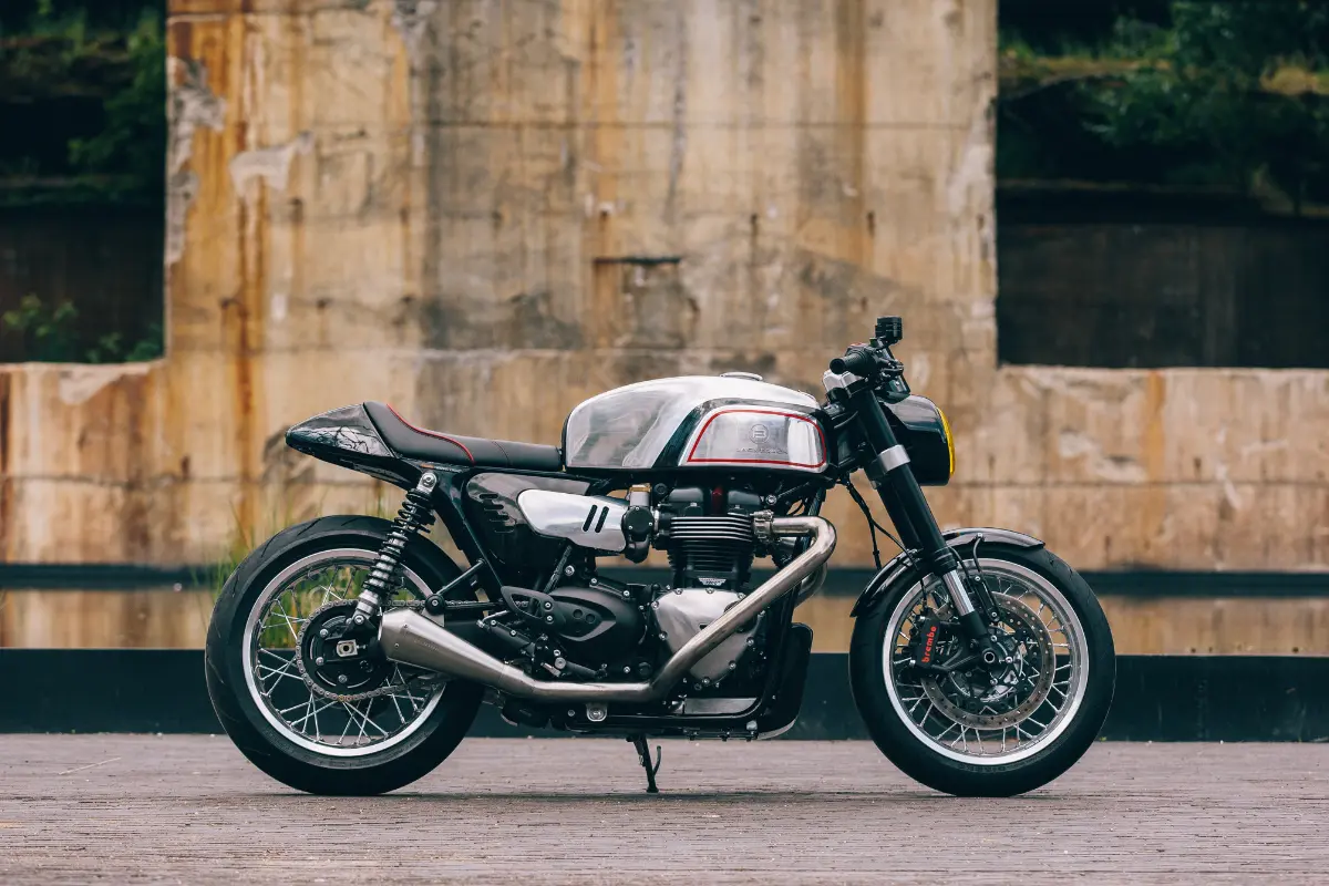 BLACKTRACK BT-02 THRUXMAN BY SACHA LAKIC